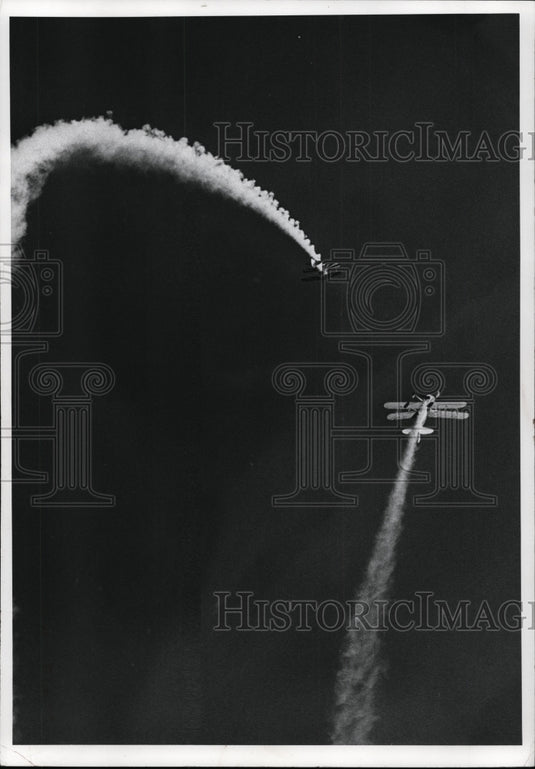 1968 Press Photo Aerobatics at opening-Cleveland National Air Races - Historic Images