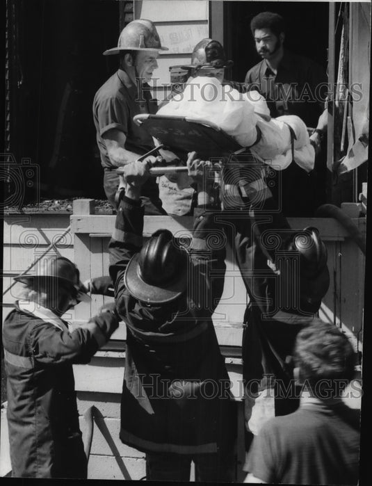 1973 Press Photo Cleveland firemen - Historic Images