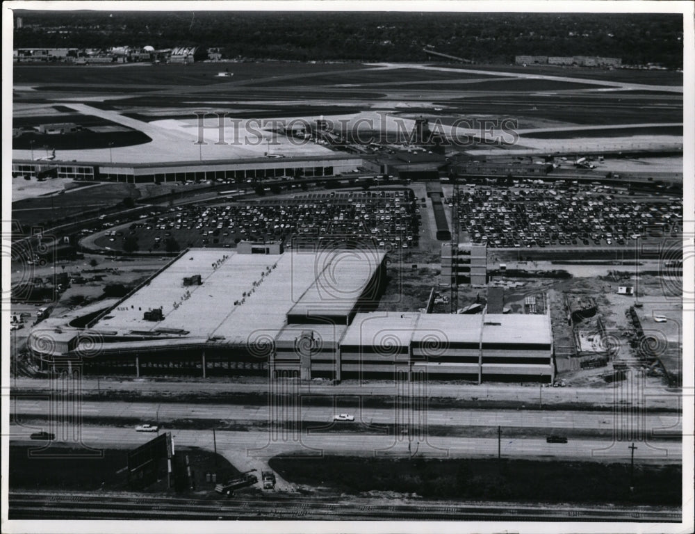 1970 Press Photo Hopkins International Airport Parking-Cleveland Ohio - Historic Images