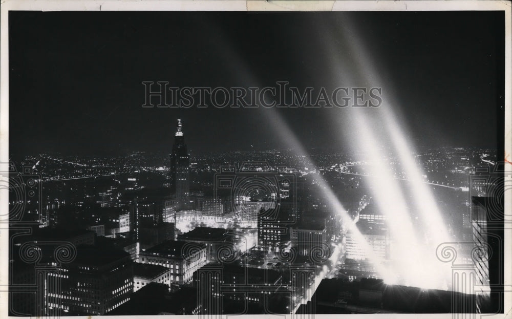 1967 Press Photo Downtown Cleveland Ohio-night scene - Historic Images