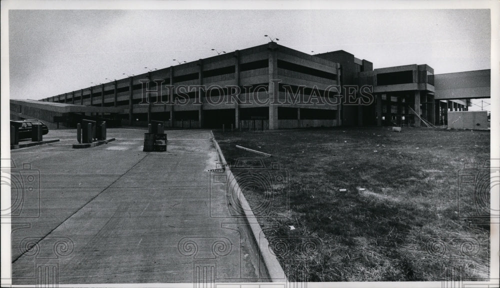 1971 Press Photo Cleveland at Hopkins International Parking  garage - Historic Images