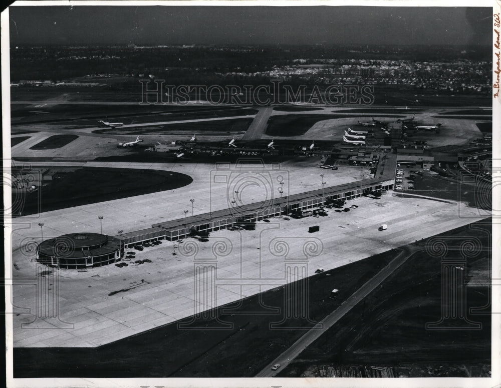 1969 Press Photo Cleveland Hopkins South Concourse - Historic Images