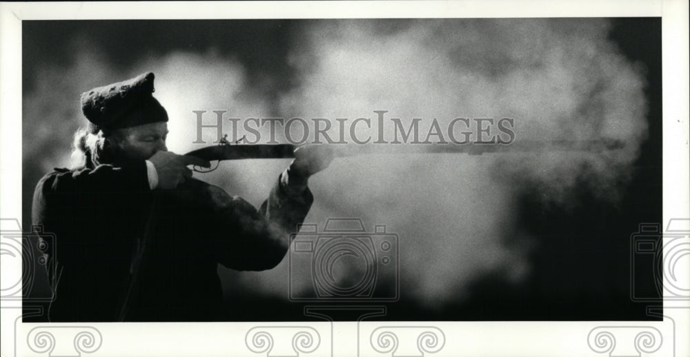 1989 Press Bob Allen with the muzzle loading rifle - Historic Images