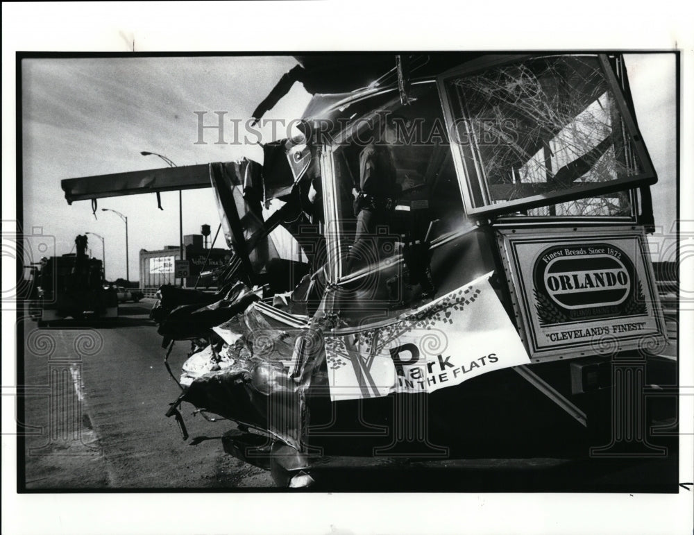 1989 Press Photo Lolly the Trolley wreckage after the accident - Historic Images