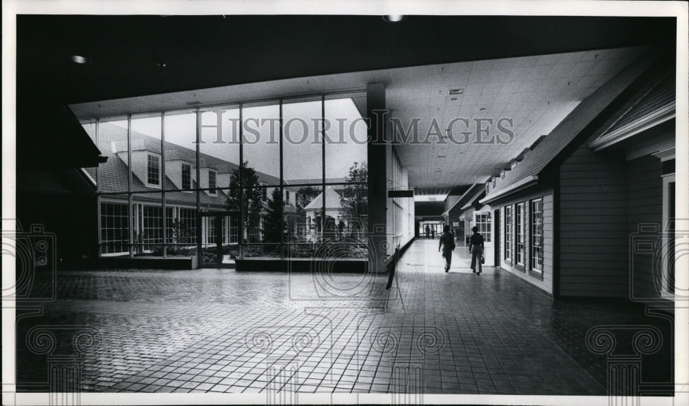 1975 Press Photo Eaton Square in Woodmere Village - Historic Images