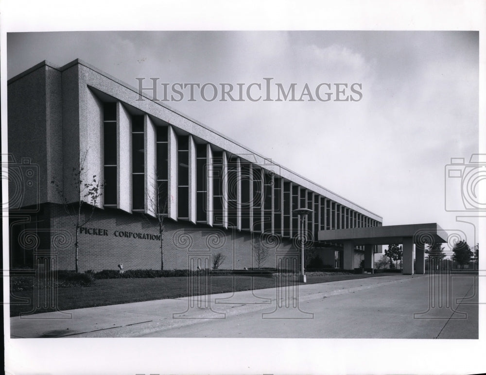 1971 Press Photo Picker Corp-595 Miner Road Highland Heights, National Headquart - Historic Images
