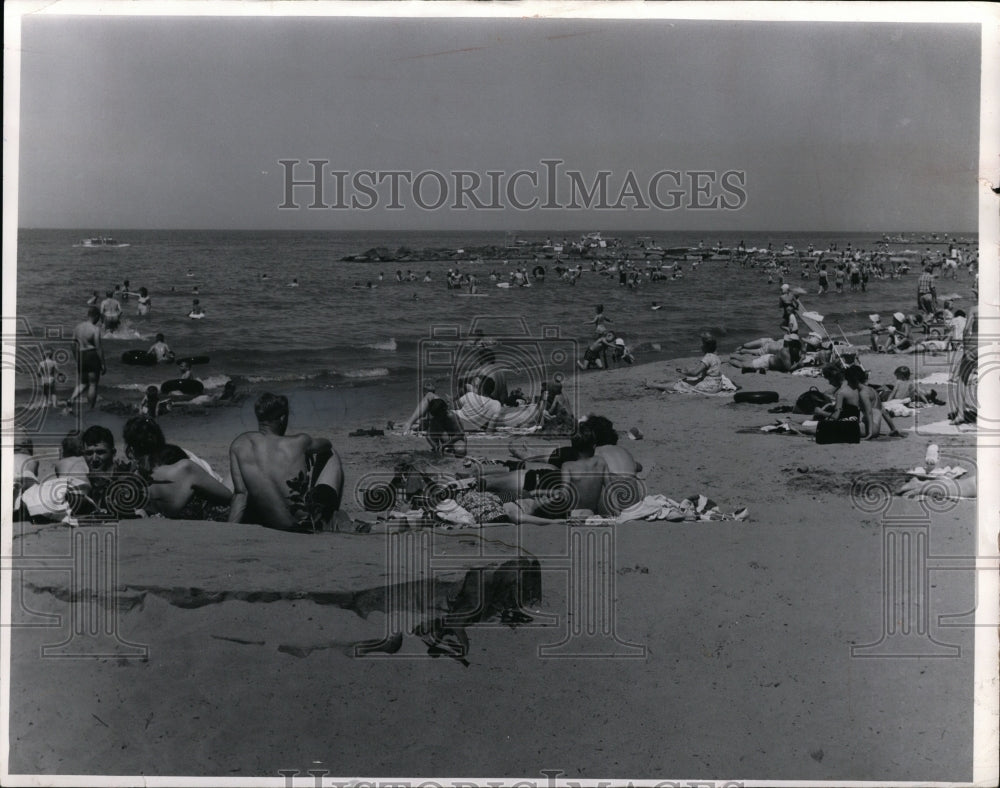 1960 Press Photo Huntington Park Beach in Bay Village - Historic Images