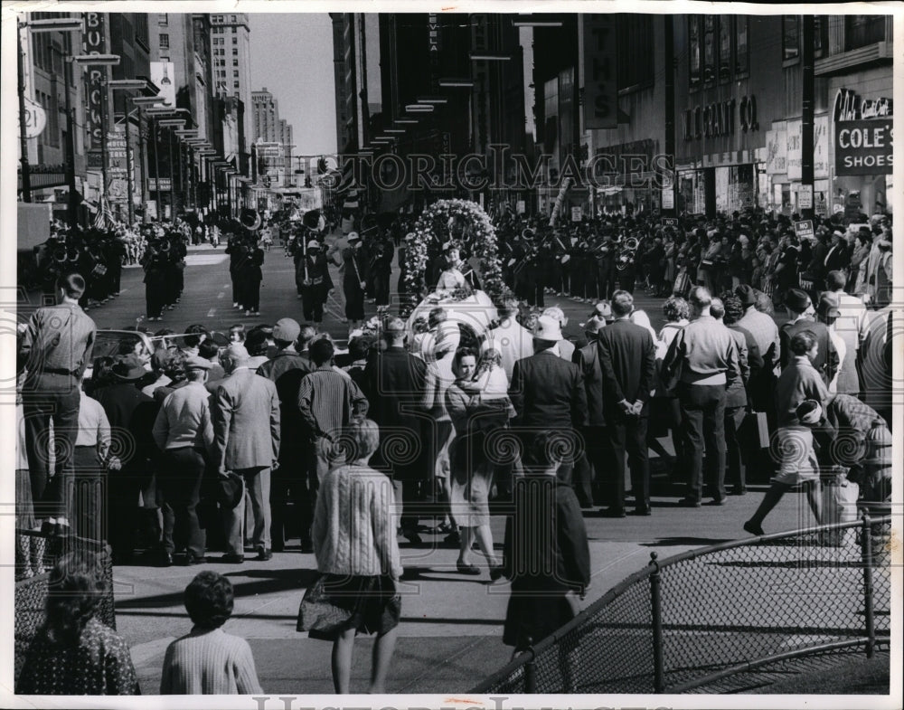 1963 Press Photo Columbus Day Parade with Marie Pagone-Miss Columbia - Historic Images