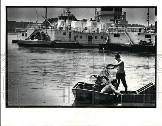 1988 Press Photo Fisherman at the Ohio River - Historic Images
