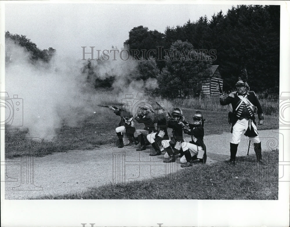 1971 Press Photo Jonathan Hale Homestead, mock revolutionary  War Battle - Historic Images