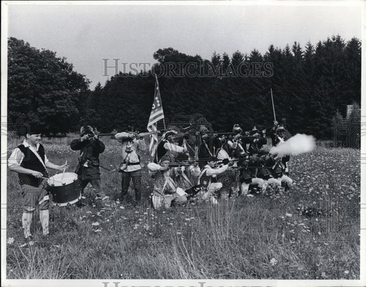 1971 Press Photo Jonathan Hale Homestead, mock revolutionary  War Battle - Historic Images