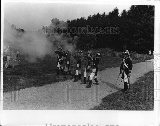 1971 Press Photo Jonathan Hale Homestead, mock revolutionary  War Battle - Historic Images