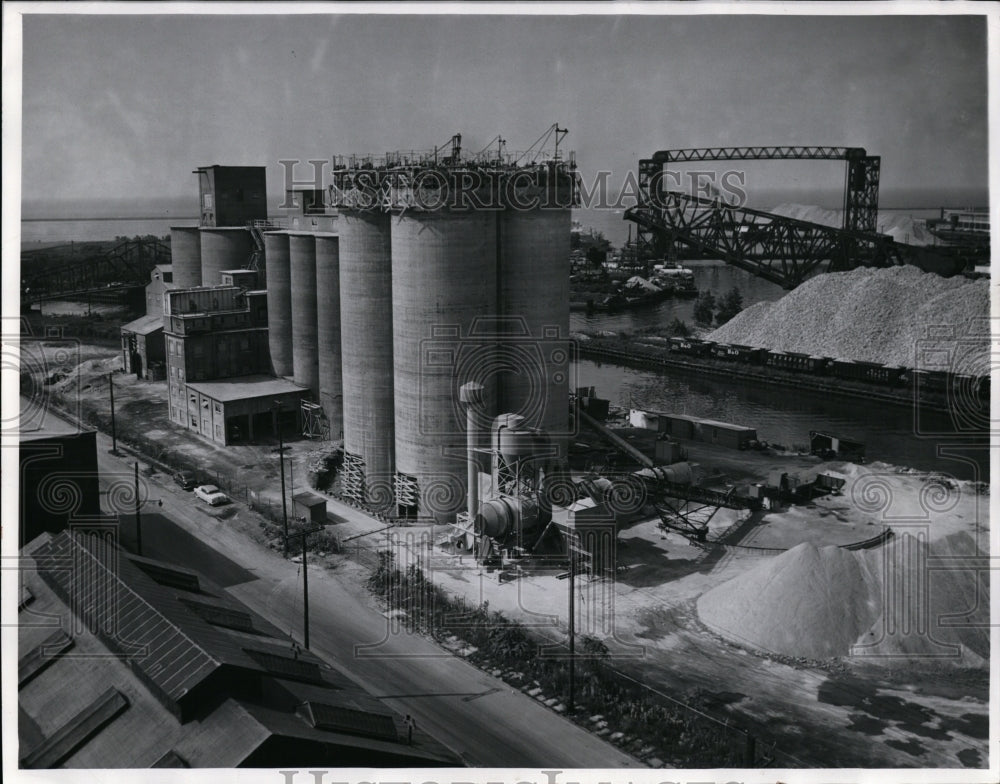 1957 Press Photo Huron Portland Cement Company, 2500 Elm St. - Historic Images