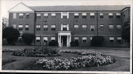 1972 Press Photo Mayflower Apartments-Cedar Road Ohio - Historic Images