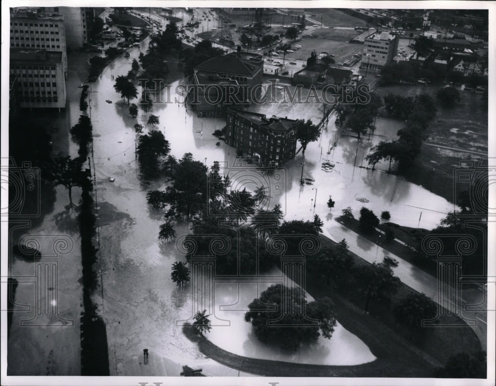 1968 Press Photo University Circle, Ohio flood scene - Historic Images