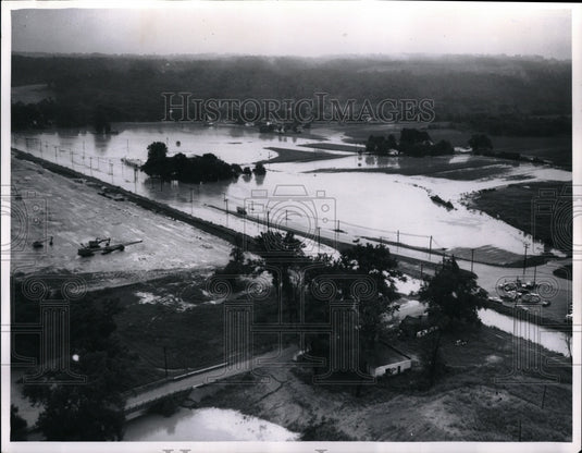 1968 Press Photo Rockside Ohio flood scene - Historic Images