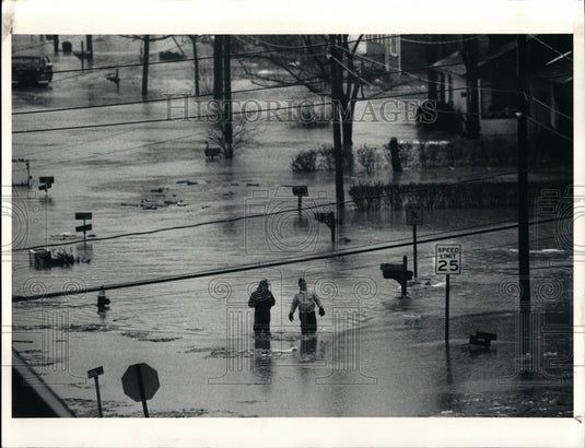 1989 Press Photo Admiral Street, Eastlake Ohio flood scene - Historic Images