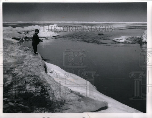 1967 Press Photo Turkey Creek's Ohio 100 yards from PA. Lake Erie fishing - Historic Images