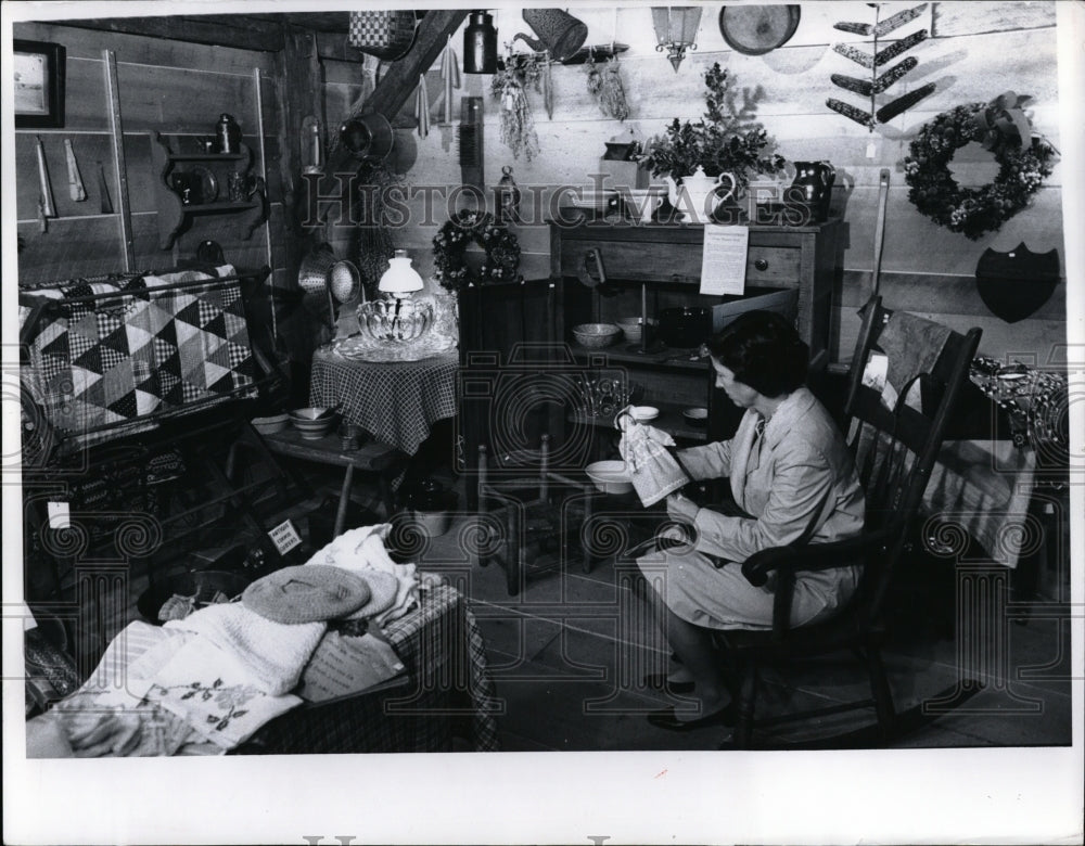 1971 Press Photo Jonathan Hale Homestead-Christmas Gift Shop - Historic Images