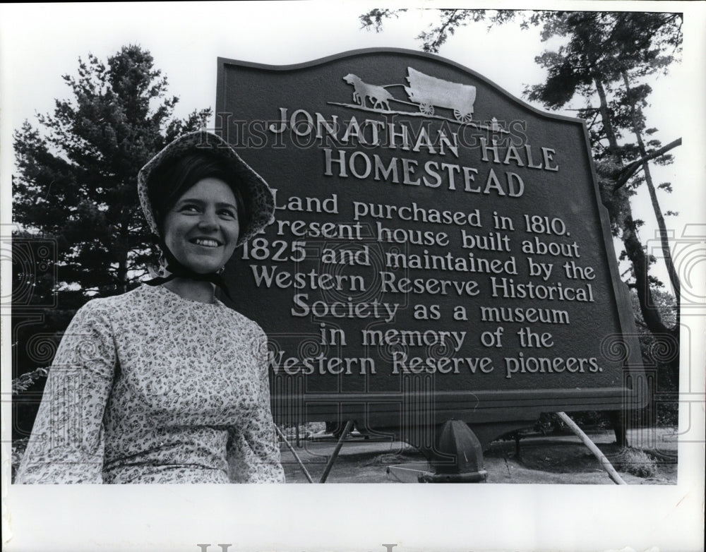 1971 Press Photo Jonathan Hale Homestead-mock Revolutionary War Battle - Historic Images