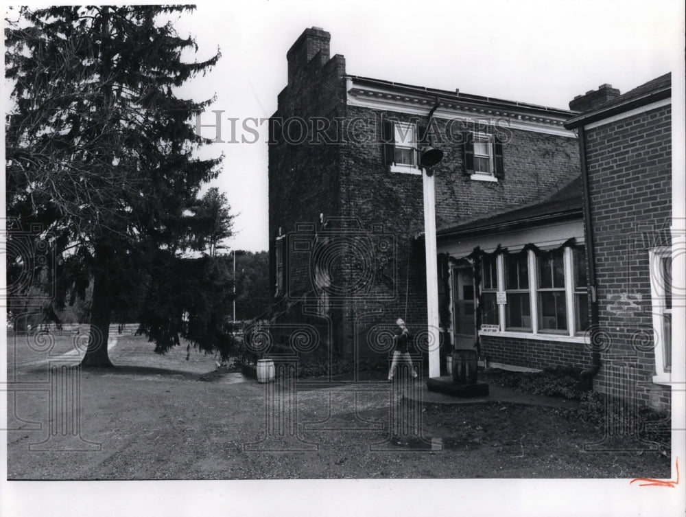 1971 Press Photo Jonathan hale Homestead steps to the living room - Historic Images