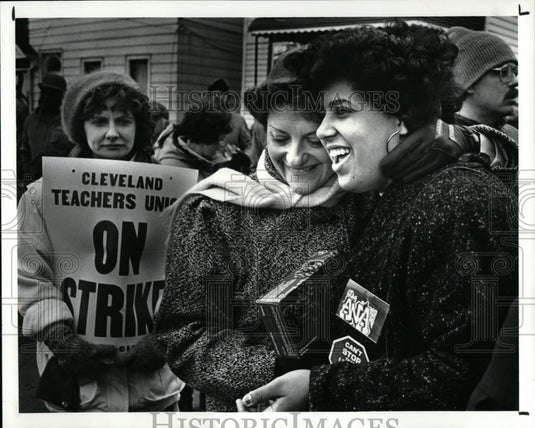 1988 Press Photo Lincoln West High-teachers strike - Historic Images