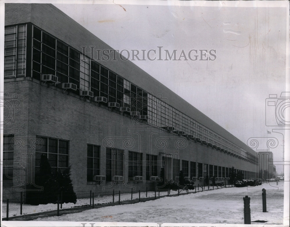 1960 Press Photo The mammoth Chevrolet Plant stretches out on Brookpark Road - Historic Images