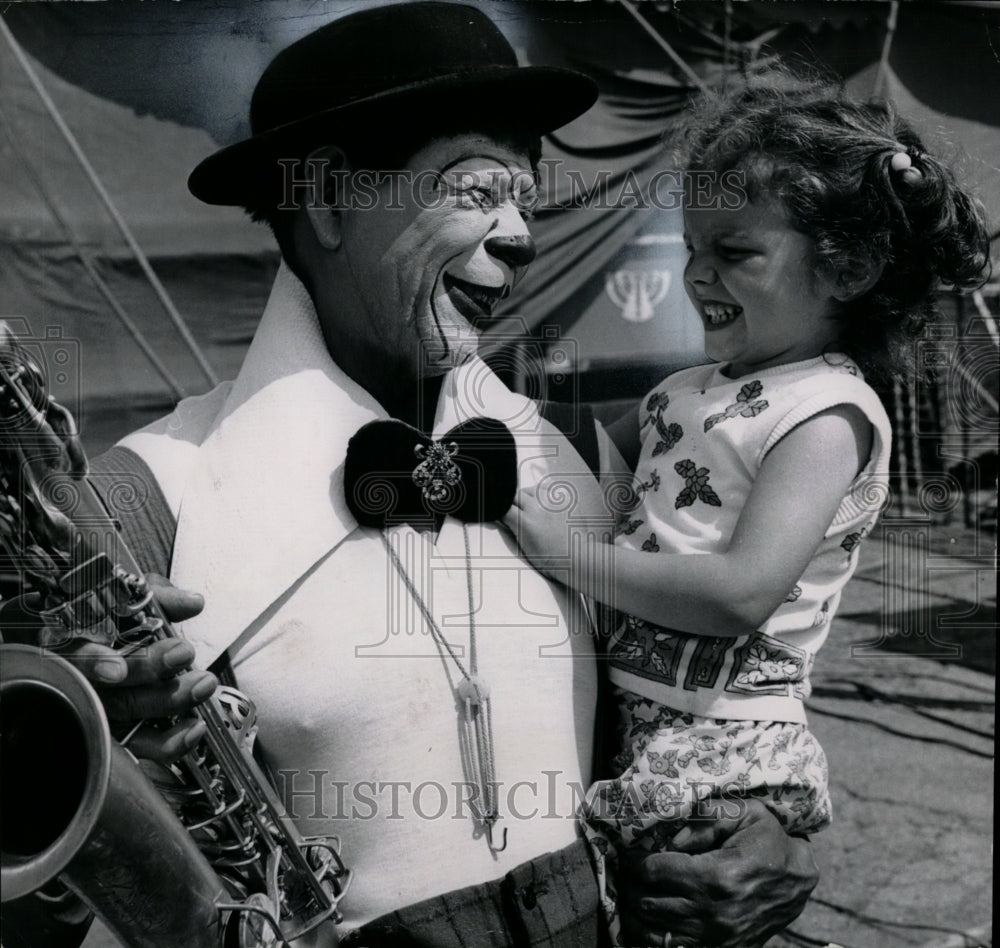 1970 Press Photo Clown Pipo and Pandora Huges of Cleveland Ohio - Historic Images