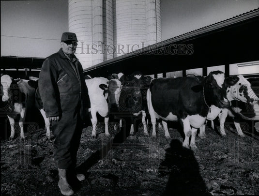 1973 Press Photo Edward Morlock Dairy Farm - Historic Images