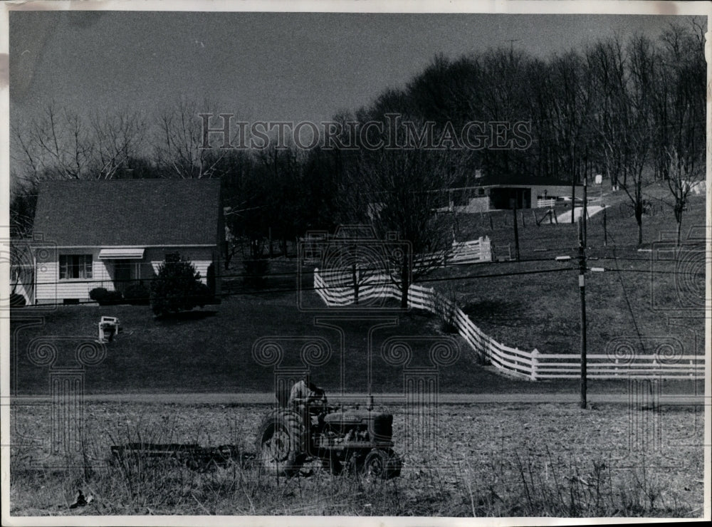 1971 Press Photo Coshocton County Ohio Farming - Historic Images