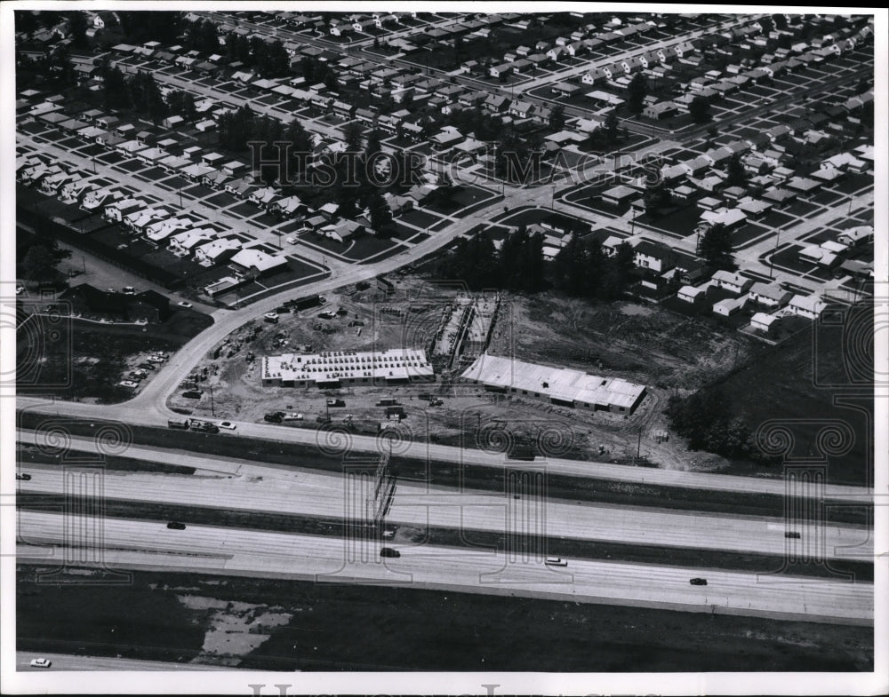 1969 Press Photo Willowick Towers-Bayridge and N. Marginal Lakeland Freeway - Historic Images