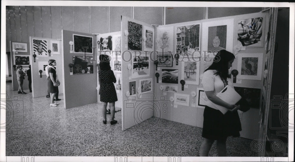 1968 Press Photo Cleveland Plain Dealer Midwest Fall Book Festival - cvo01855 - Historic Images