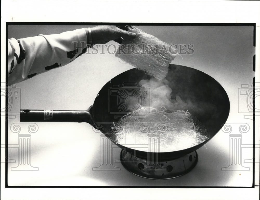 1989 Press Photo Chines food-noodles - Historic Images