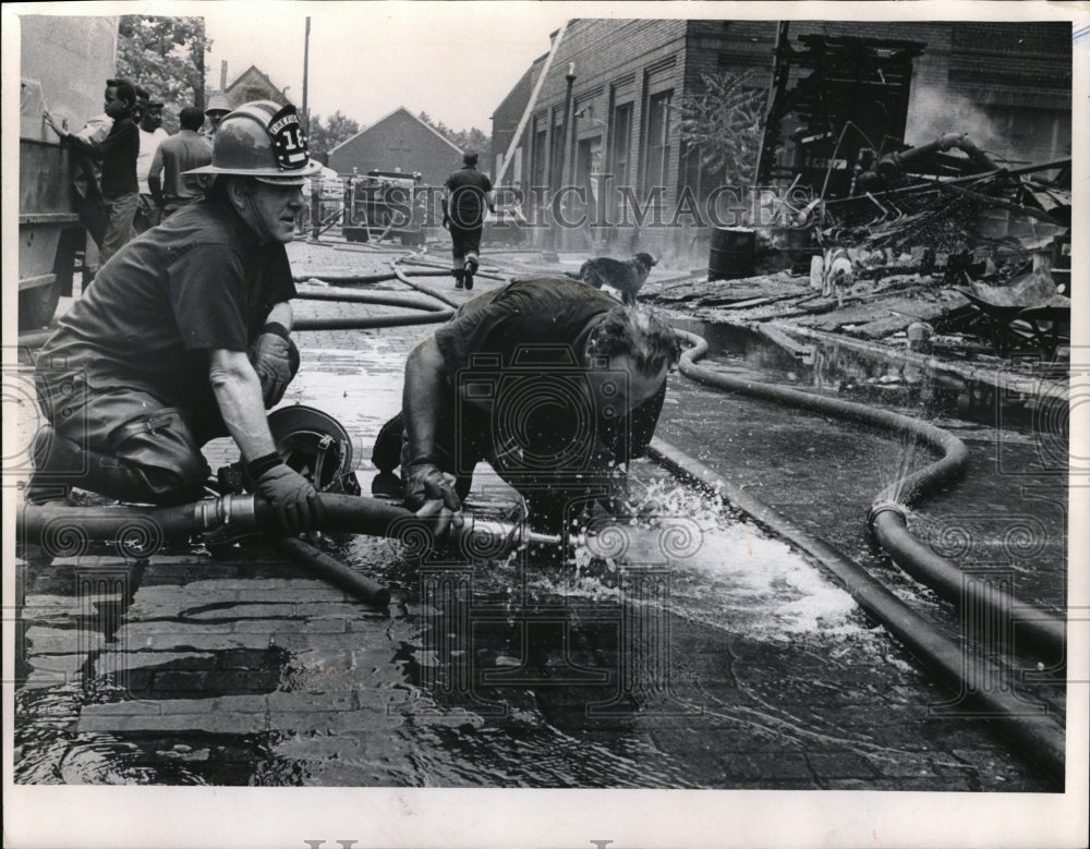 1971 Press Photo Industrial Complex, E 72nd and E 75th and Quincy-after the fire - Historic Images