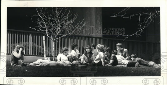 1982 Press Photo Cleveland State University students - Historic Images
