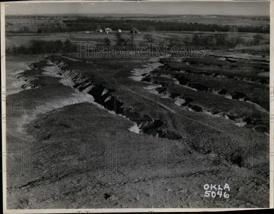 1960 Press Photo Soil erosion as a result of over grazing in Eastern Oklahoma - Historic Images