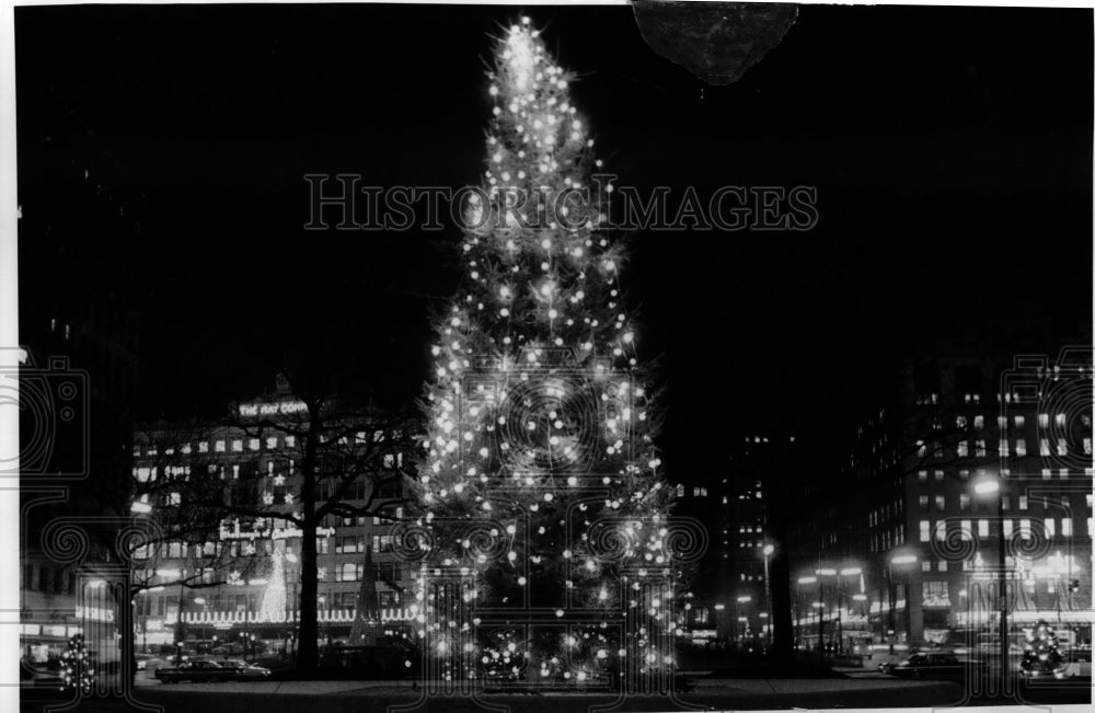 1967 Press Photo Public Square Christmas display - Historic Images