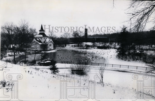 1976 Press Photo Waterfowl Lake and Bird House-Brookside Park Zoo - Historic Images