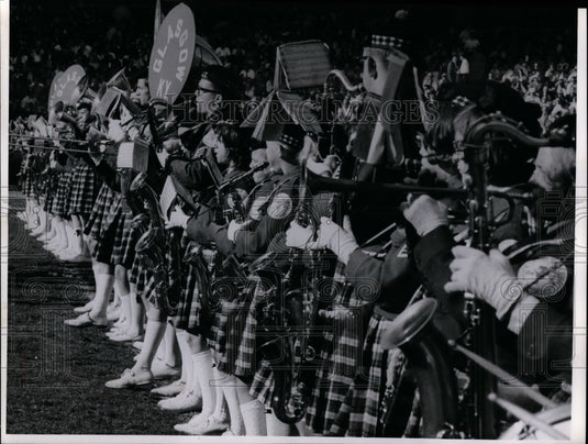 1964 Press Photo Scottie Band from Glaskow Ky.Brown's Giants game - Historic Images
