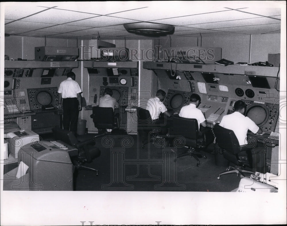 1968 Press Photo Cleveland Hopkins International Airport-radar room - Historic Images