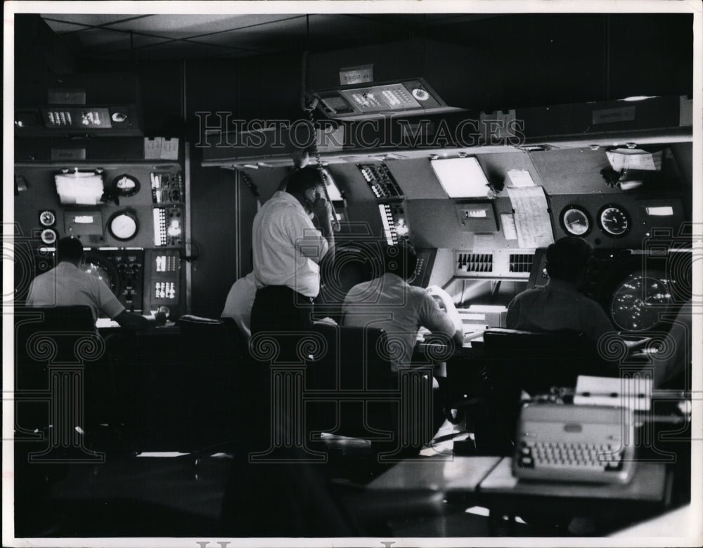 1969 Press Photo Cleveland Hopkins International Airport Air Traffic Control - Historic Images