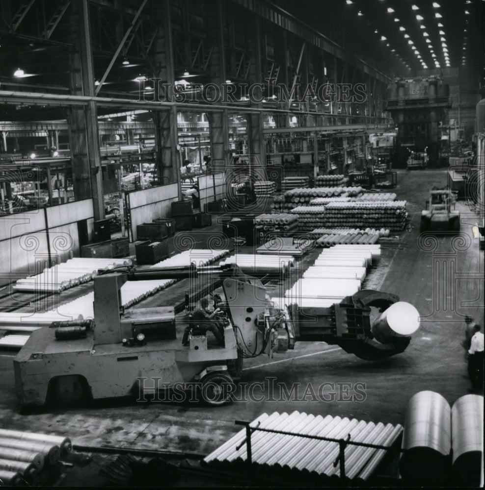 1987 Press Photo Aluminum Company of America-Alcoa works - Historic Images