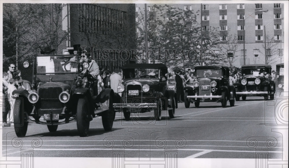 1966 Press Photo Sports Car Club Parade - Historic Images