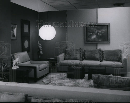 1966 Modern Trend Store-5455 Mayfield Road, Lyndhurst-Historic Images