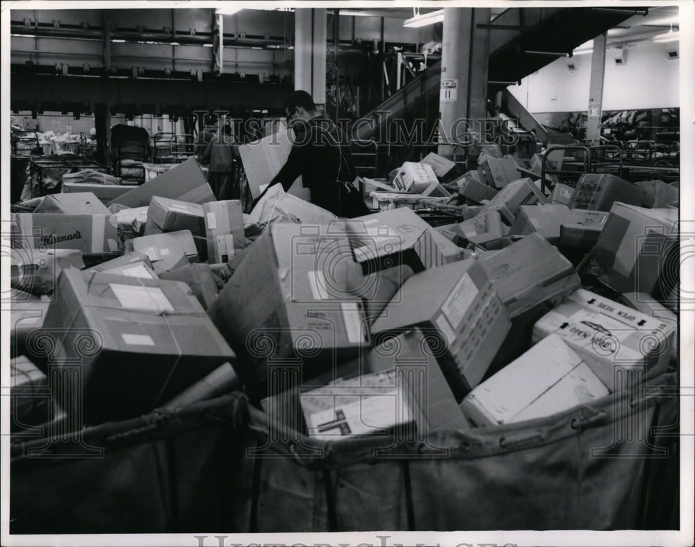 1961 Press Photo Parcel Post mail at W 9th St. Post Office - cvo02590 - Historic Images