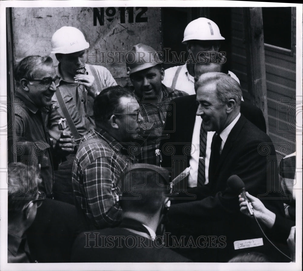 1968 Press Photo Eugene McCarthy-presidential campaign in Cleveland - cvo03425 - Historic Images