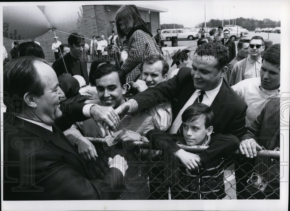 1968 Press Photo Hubert Humphrey-presidential campaign - cvo03515 - Historic Images