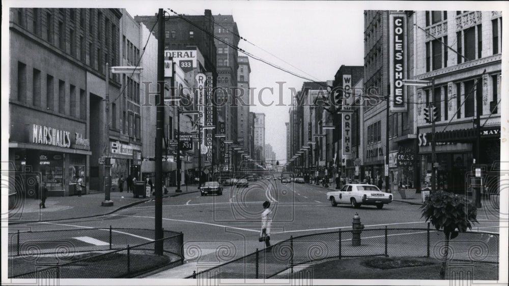 1969 Press Photo Euclid Avenue from Soldiers and Sailors Monument-empty downtown - Historic Images