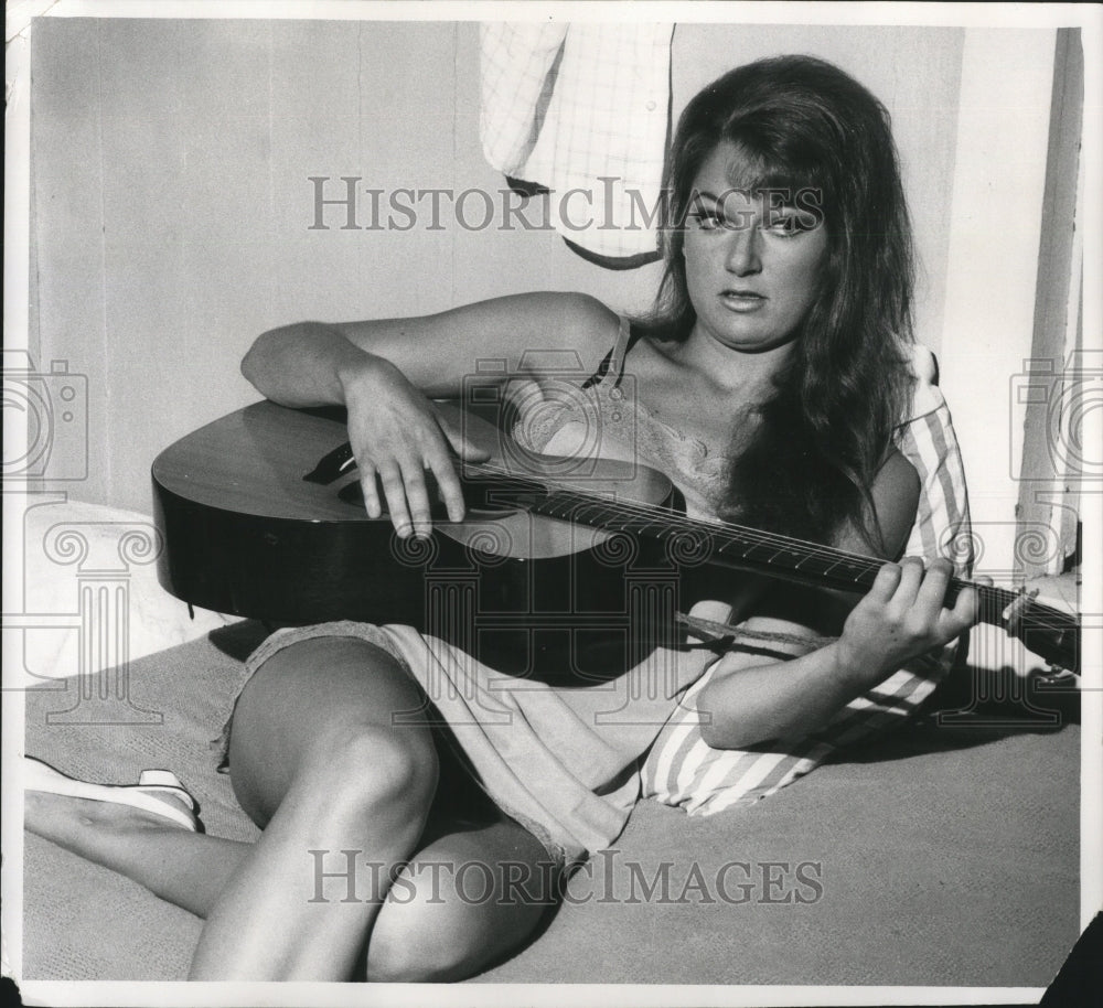 1968 Press Photo Mimi Smith, Actress - cvo04356 - Historic Images