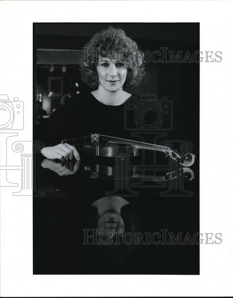 1991, Leslie Braidech Violinist - 756 - cvp00288 - Historic Images